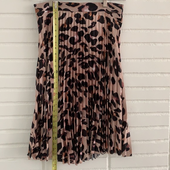 NWT High Waisted Leopard Pleated Skirt - Picture 4 of 11